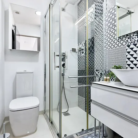 Modern Flat Close To & Golf Courses - By Welcomely 아파트