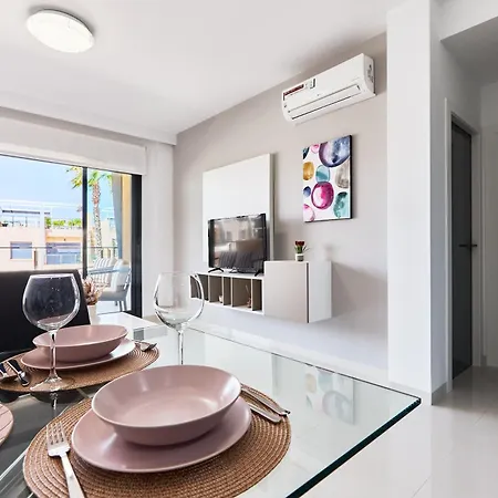 아파트 Modern Flat Close To & Golf Courses - By Welcomely *
