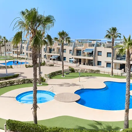Modern Flat Close To & Golf Courses! Apartment *