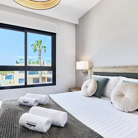 Modern Flat Close To & Golf Courses!