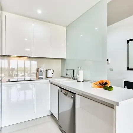 Apartment Modern Flat Close To & Golf Courses!