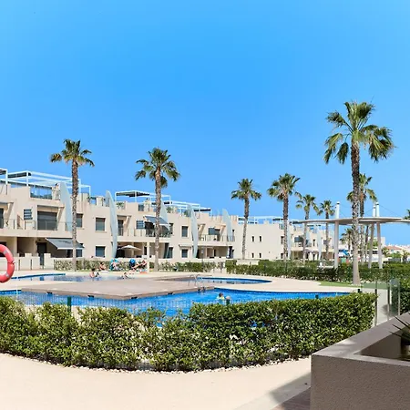 Modern Flat Close To & Golf Courses! Apartment *